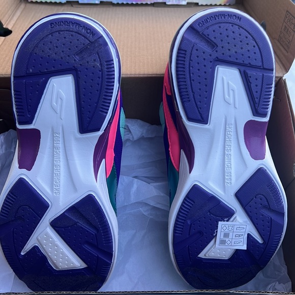 Sketchers sneaker, size 3y, brand new, multicolor - Picture 4 of 4